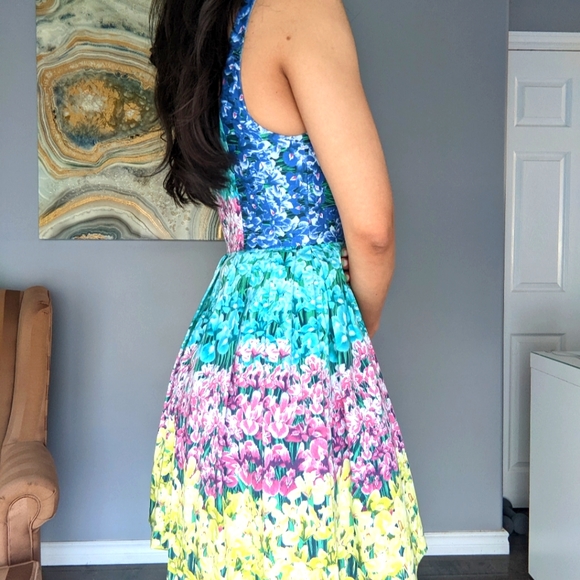 ABS floral mini dress. - Picture 3 of 5